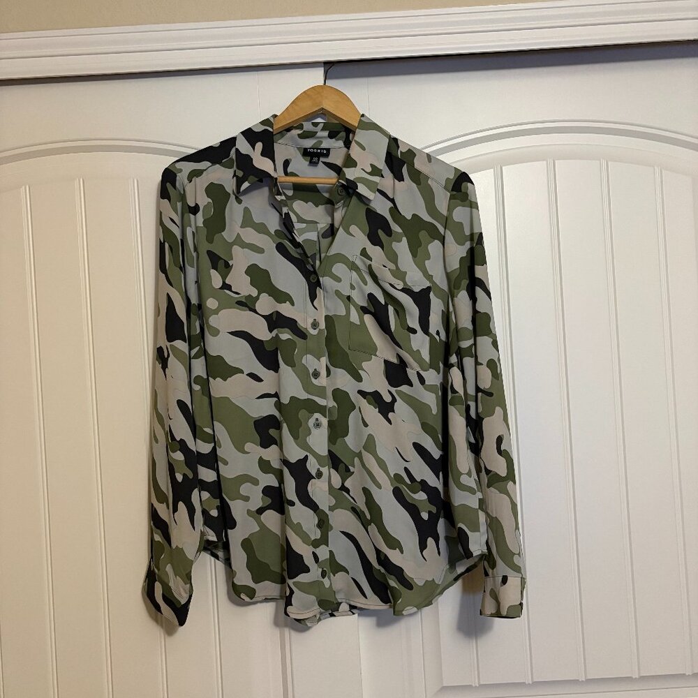 Torrid Georgette Relaxed Shirt Torrid Size 00 US Size Medium Axel Camo Olivine